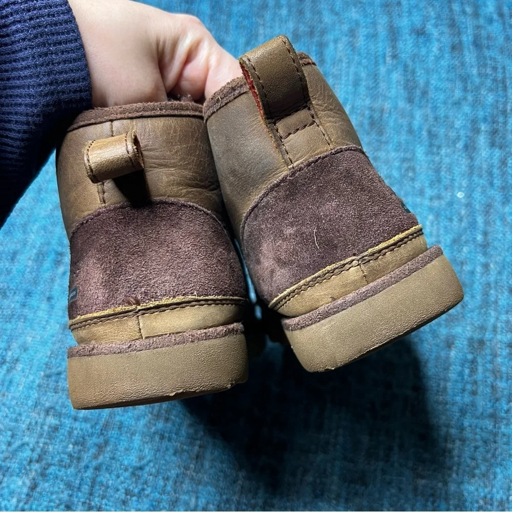 UGG Kids Neumel 11 Waterproof Leather Lace Up Boots in Brown Youth Kids Size 2